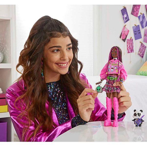 Barbie EXTRA com Acessorios Negra Saia Xadrez Mattel GRN27